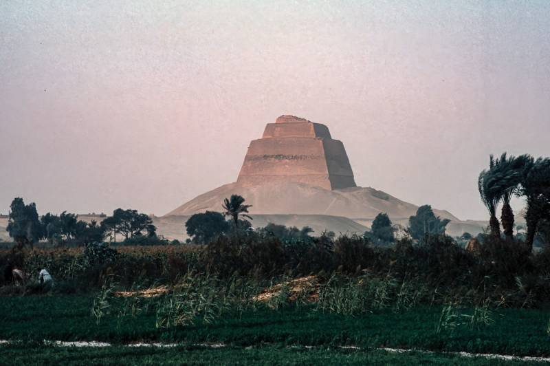1994, Medium-Pyramide, erste Pyramide des Pharao Snofru.