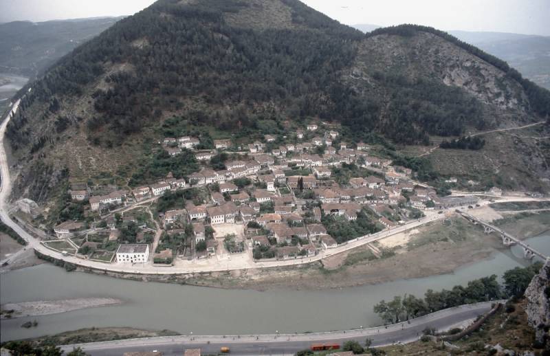 1987, Gjirokastra.