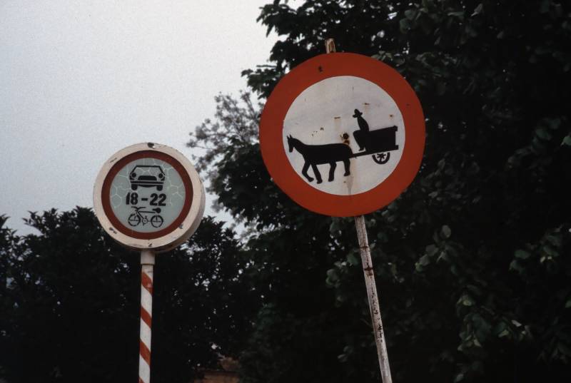 1987, Verkehrsschilder, die wir so nicht kennen.