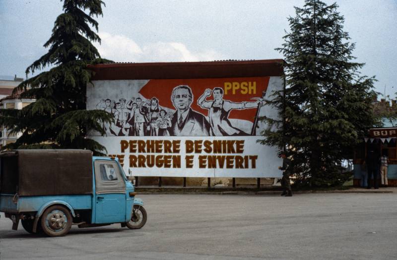 1987, Permanente Treue, Partei der Arbeit Albaniens.