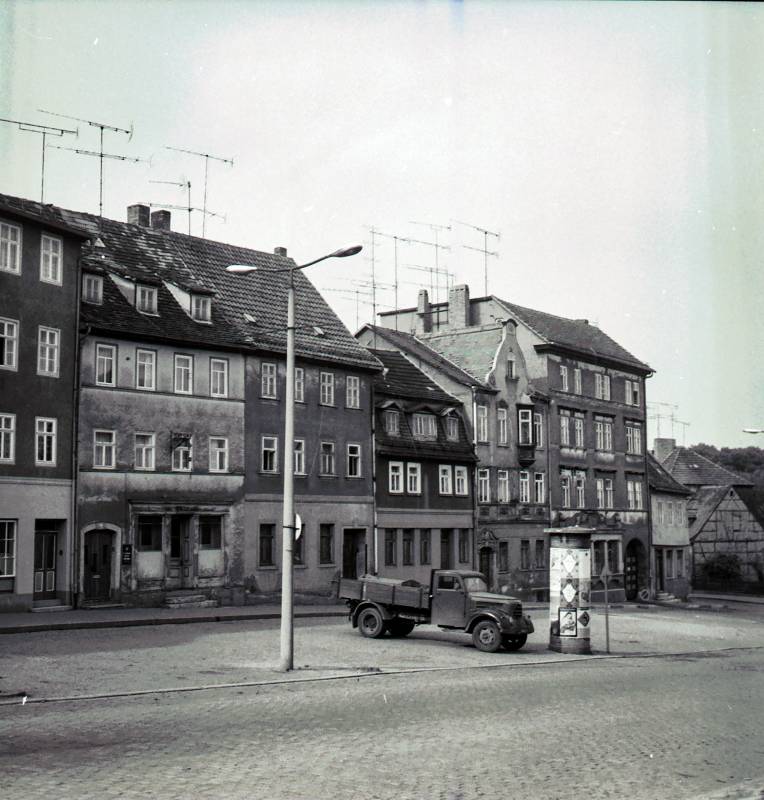 Foto zeigt Strassenszene in Weimar.