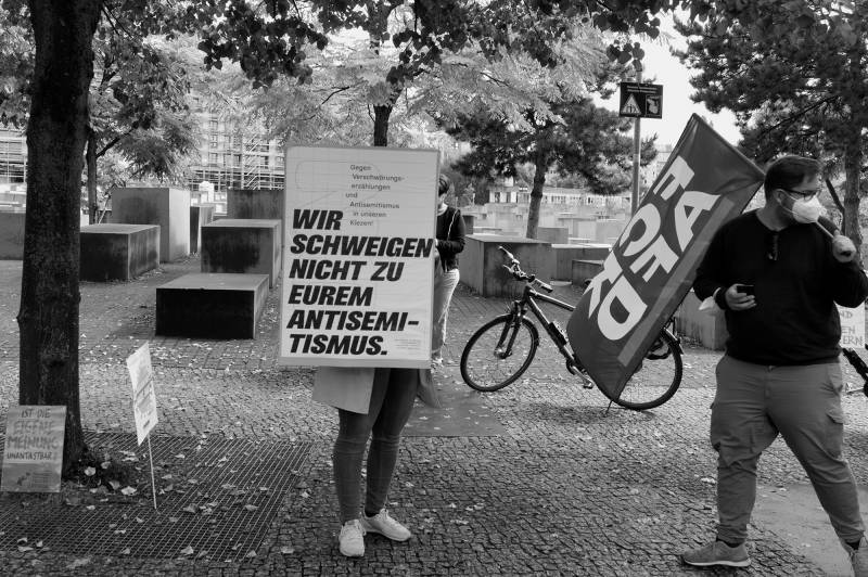 Berlin, Demonstration am Holocaust Denkmal.