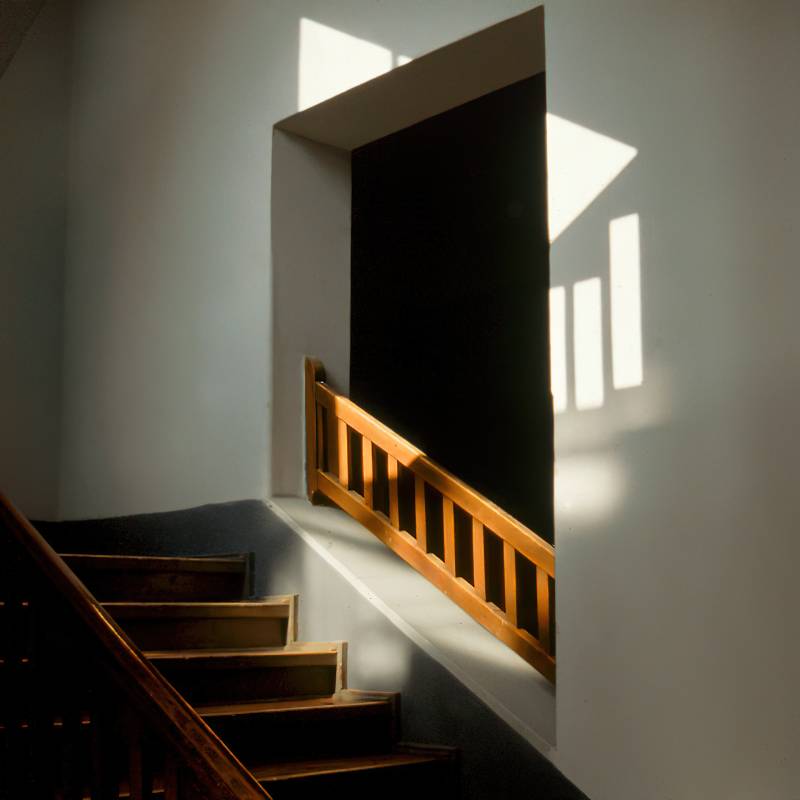 Treppenaufgang zum Sekretariat im Bauhaus Weimar.