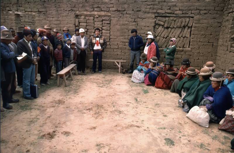 1984, Versammlung einer Indigenen-Gemeinde.