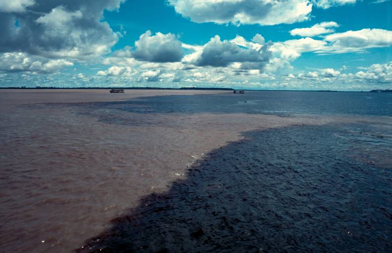 1984, Zusammenfluss vom Rio Negro und Amazonas.