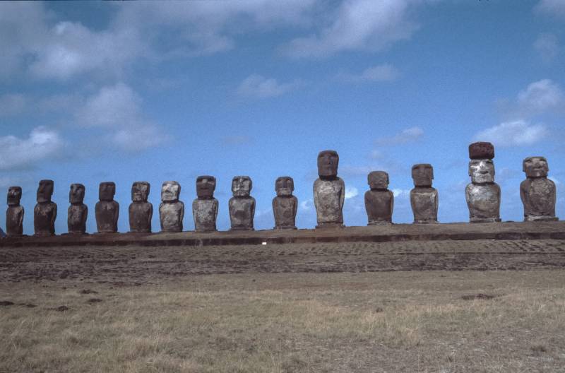 Isla de Pasqua, Rapa Nui Moáis in Ahu Tongariki. Hier steht die grösste Ansammlung dieser Statuen.