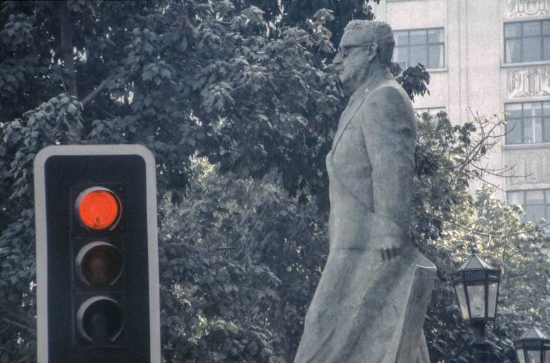 Santiago de Chile, Statue Salvador Allendes neben der Moneda.