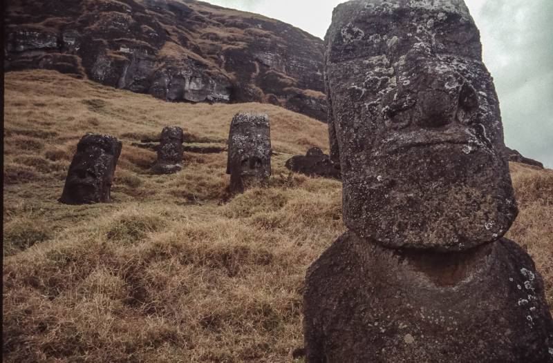 Der Krater des Vulkans Rano Raraku im Osten der Insel war der Steinbruch.