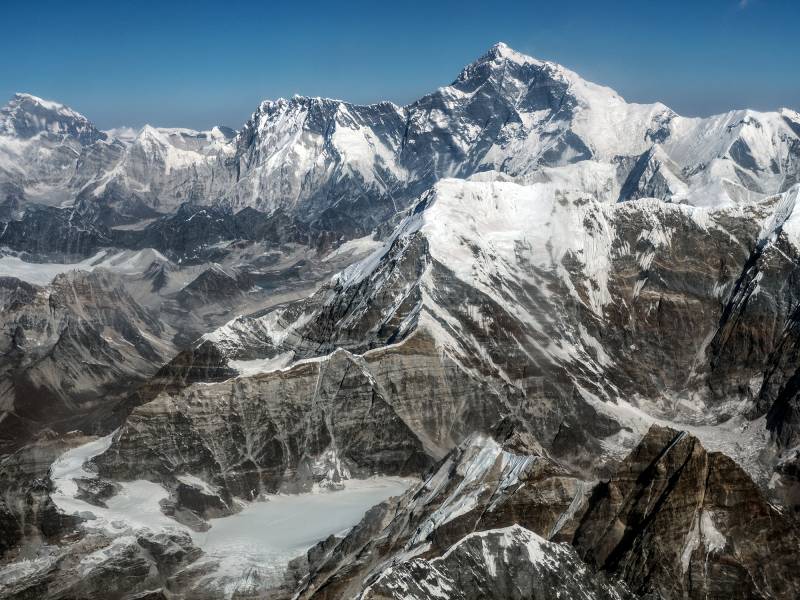 2024, Nepal, der Mount Everest ist mit einer Höhe von über 8848 m der höchste Berg der Erde.