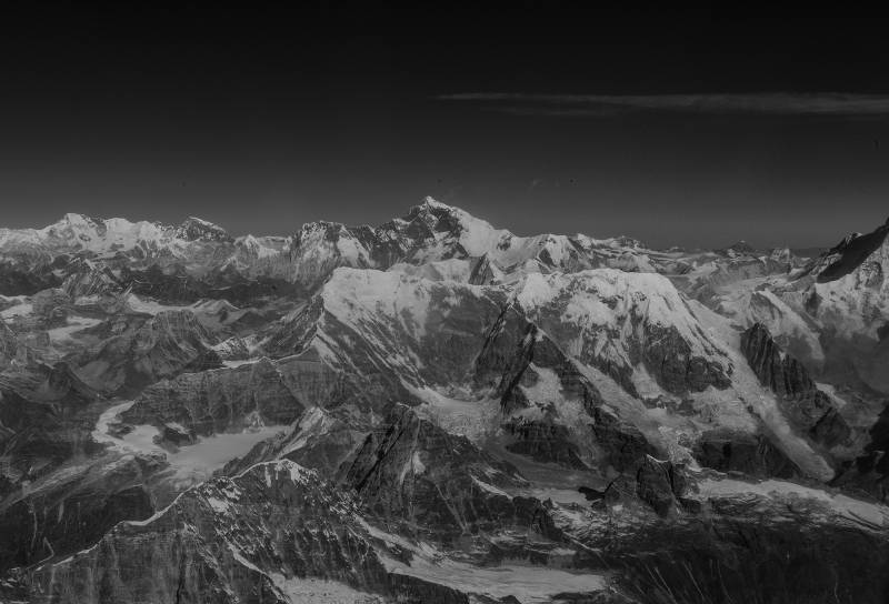 2024, Nepal, im Himalaya-Massiv sind zehn von vierzehn Bergen, deren Gipfel mehr als 8000 Meter hoch sind.