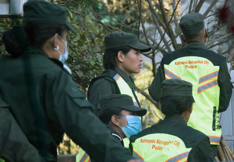 2024, Nepal, Kathmandu, Polizei-Streife.