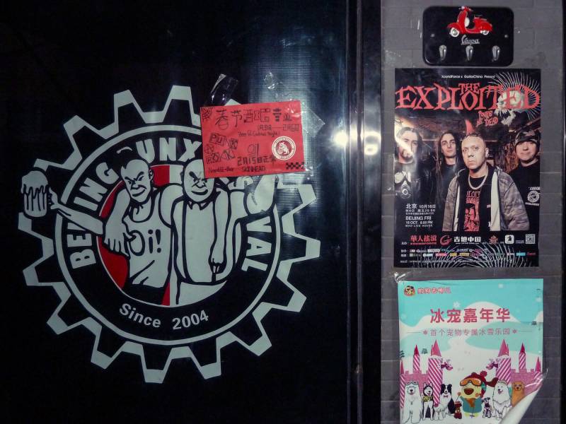 2016, Beijing, Ankündigung der englischen Punk-Rock-Guppe «Exploited». Die chinesische Jugend mag den Punk-Rock.