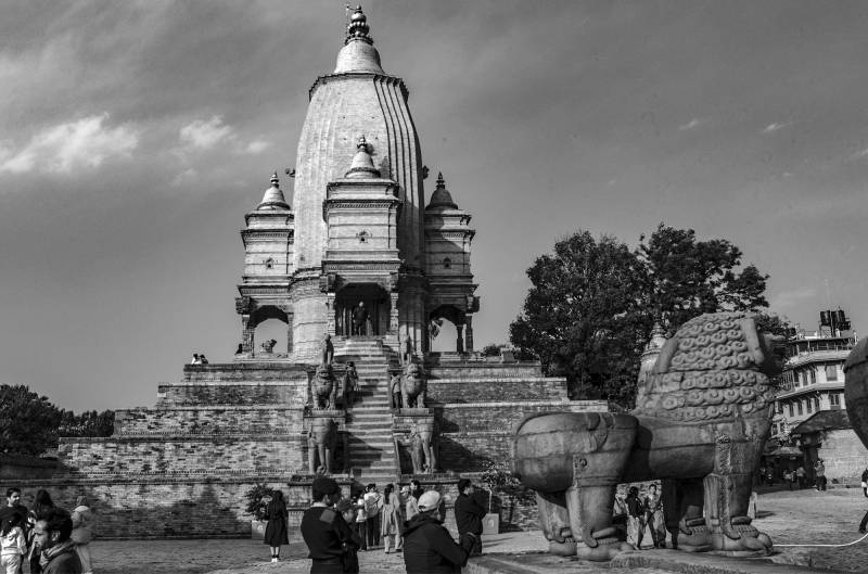 2024, Nepal, Bhaktapur, Tempel Shilu Mahadev am Durbar Square. Silu Mahadev ist der höchste Tempel von Bhaktapur.