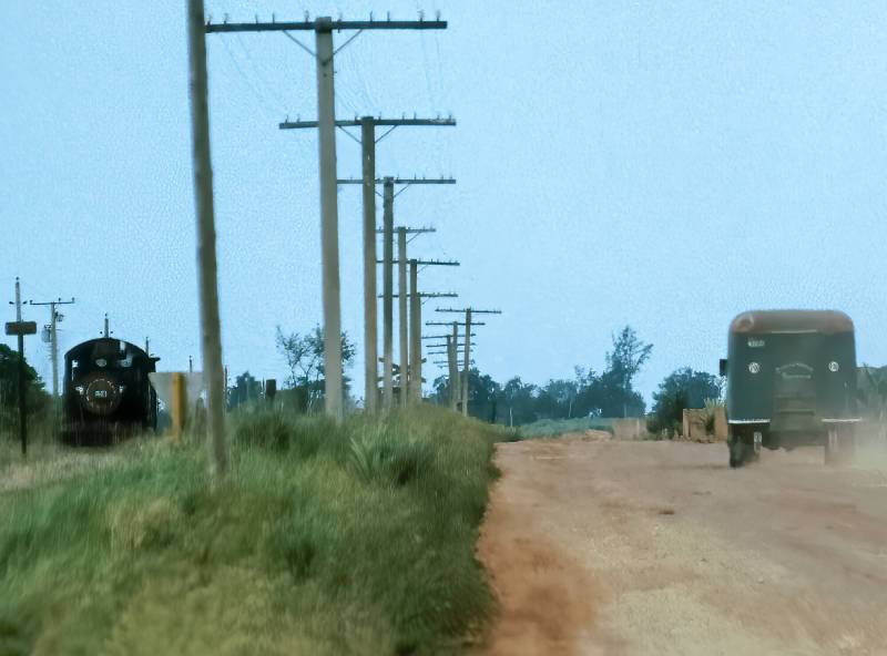 1977, Eisenbahn und Bus, Begegnung auf dem Land.