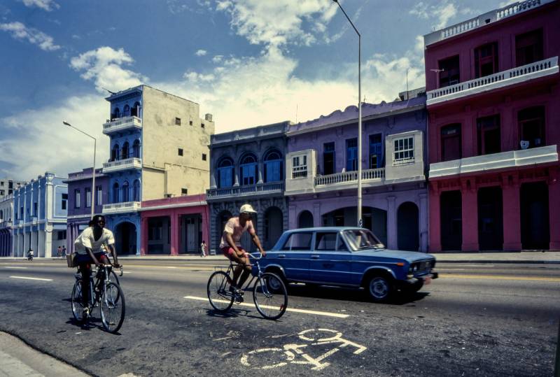 1991, Havanna, das Wort Malecón bezeichnet eine Ufermauer aus Stein.