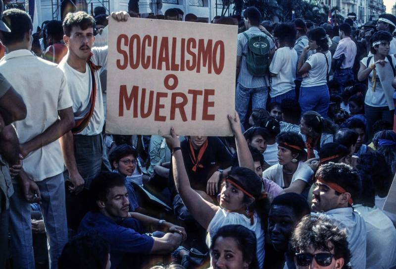 1990, Havanna, Demonstration in Havanna – Sozialismus oder Tod.