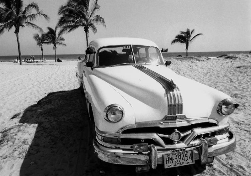 1990, Oldtimer am Strand von Santa Maria.