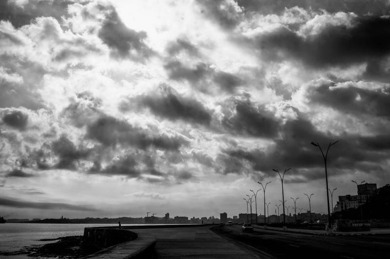 Malecon, aufziehendes Gewitter.