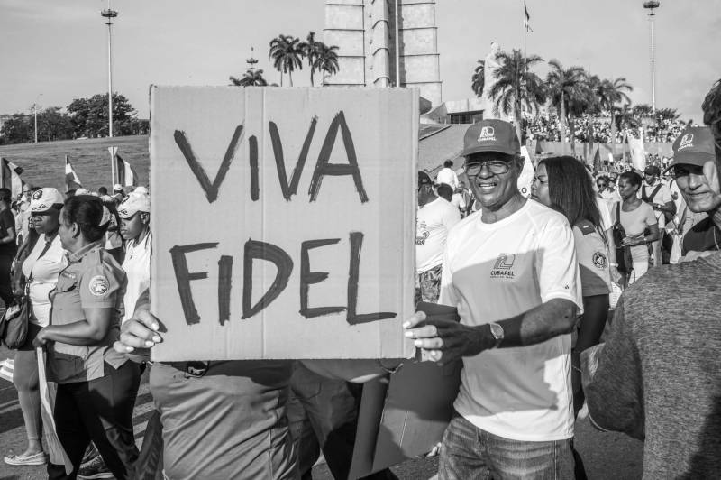 2018, 1.-Mai-Demonstration, «es lebe Fidel».