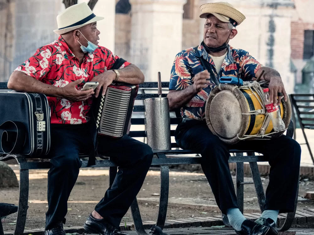 2021, Santo Domingo, Plaza Colón mit zwei Musikern.