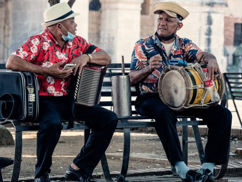 2021, Santo Domingo, Plaza Colón mit zwei Musikern.