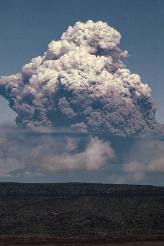 1986, Galápagos, Vulkan-Ausbruch der Fernandina.