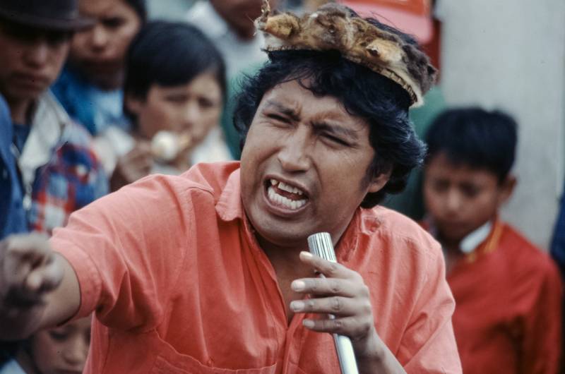 1985, Schamane auf dem Markt in Otavalo.