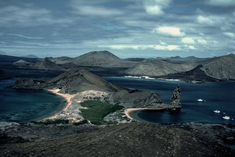 1986, Galapagos, Unterwasser-Krater und Pinnacle Rock.