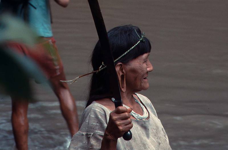 1985, Huaorani sind eine indigene Ethnie im Osten Ecuadors.