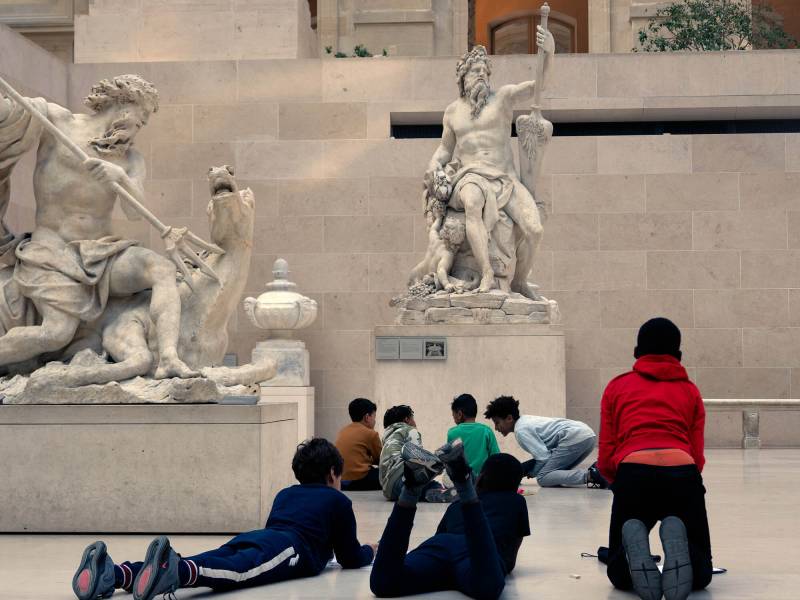 2016, Paris, Zeichenunterricht im Louvre-Museum.