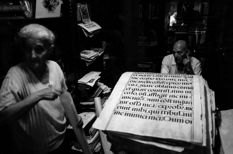 Barcelona, gotische Buchseiten in einem Antiquariat im Barrio Gótico
.