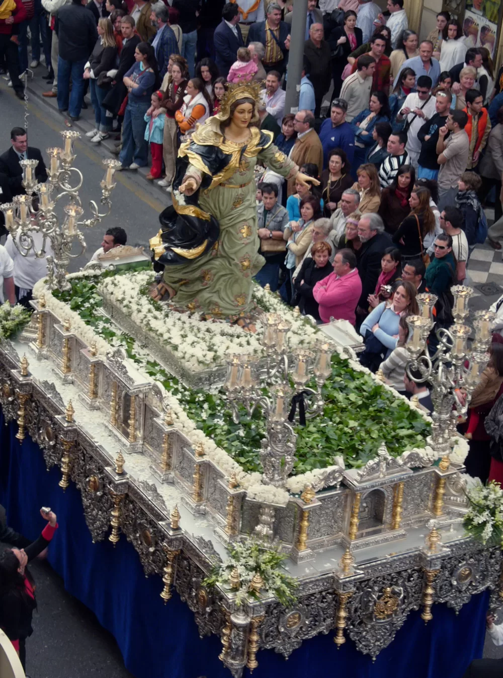 2004, Granada, Prozession in der Innenstadt.