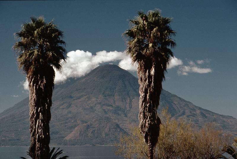1989, der Atitlán-See ist ein friedliches Naturjuwel.