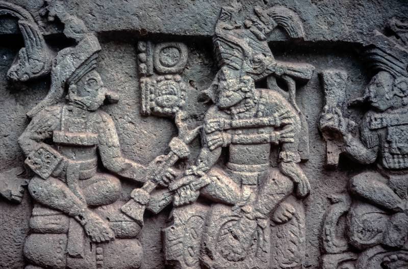 1989, in Regenwäldern des Petén befinden sich viele Maya-Städte.