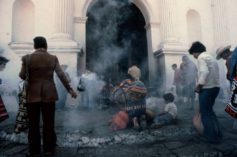 1989, Stufen der Kirche Santo Tomás in Chichicastenango.