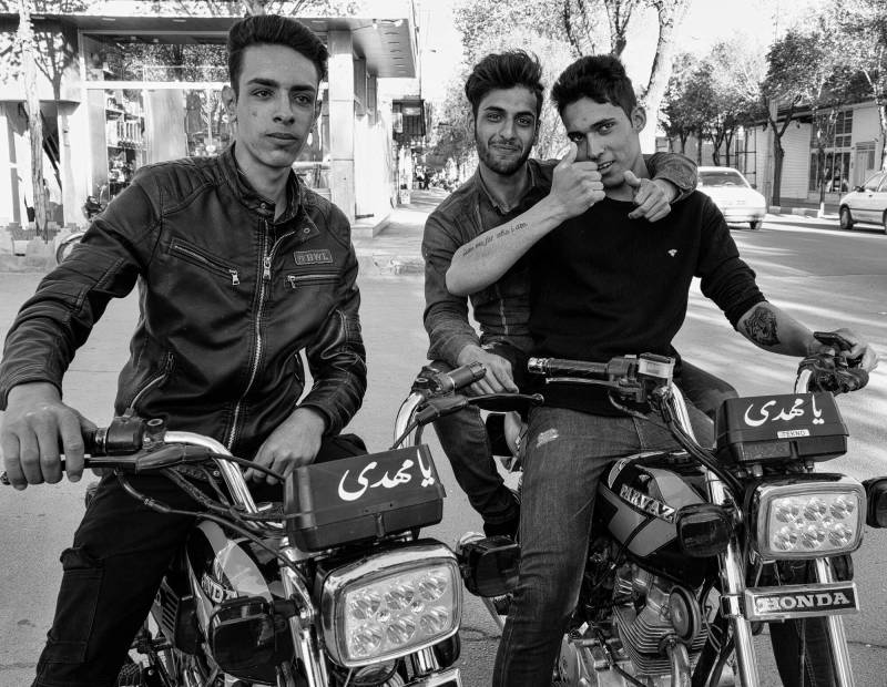 2019, Kohpayeh, Jugendliche einer Motorrad-Gang.