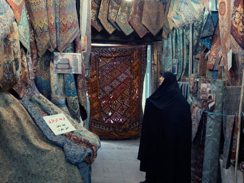 2019, Isfahan, Teppichverkauf im Souk.