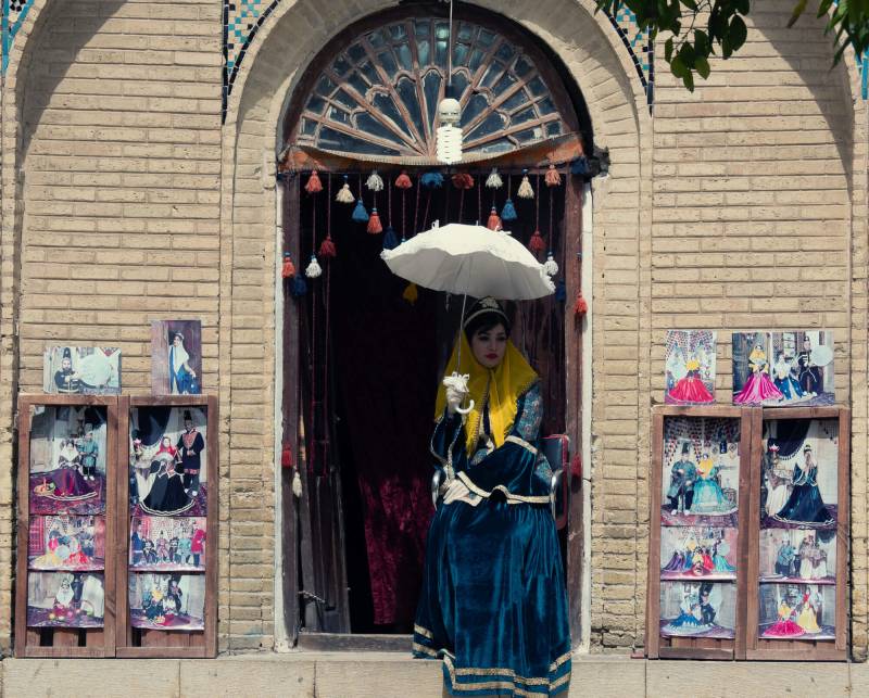 2019, Kerman, Fotostudio in einer alten iranischen Karawanserei.