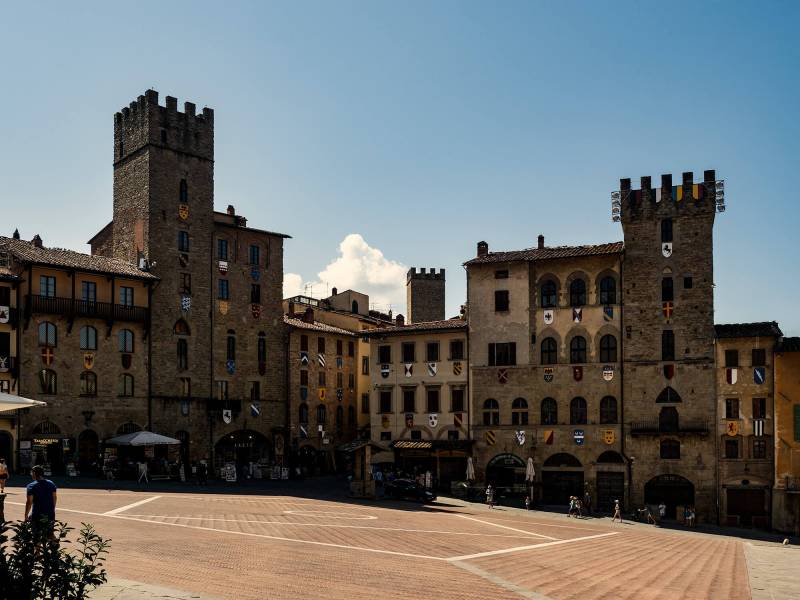 Piazza Grande im Herzen der Stadt Arezzo.