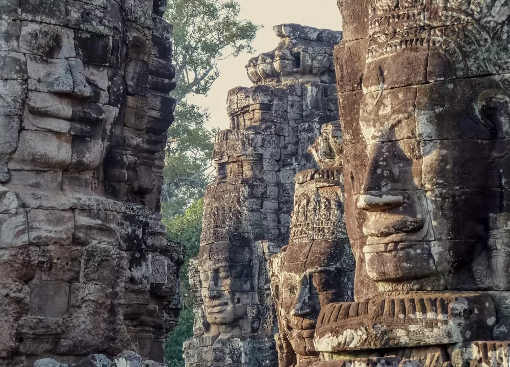 Statuen in Bayon Tempel