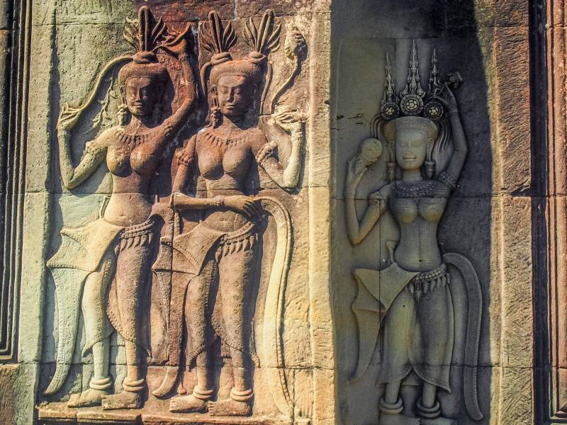 Apsaras - altes Flachrelief in Angkor Wat Tempel.