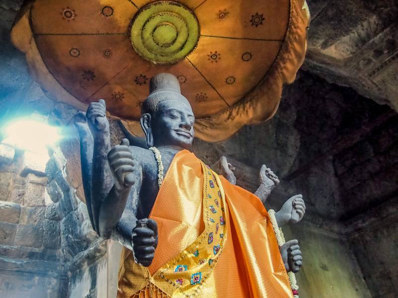 Angkor Wat ist dem Gott Vishnu gewidmet, aktuell genutzt wird der Tempel als buddhistische Weihestätte.