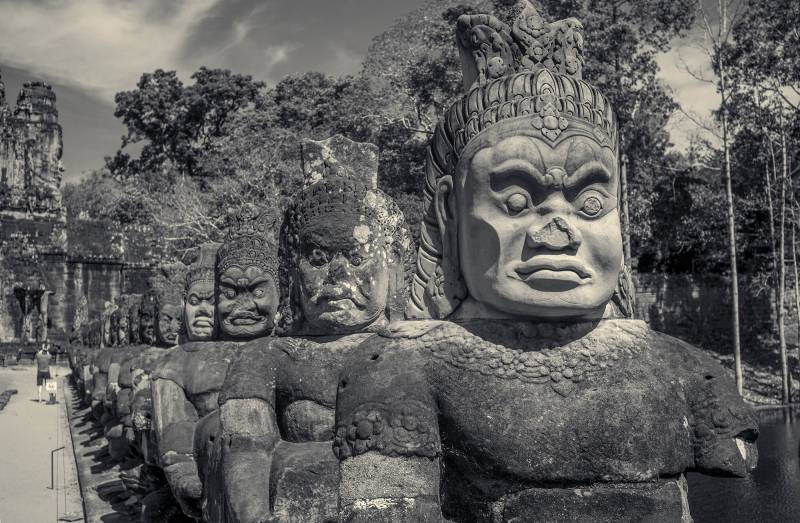Dämonenbalustrade vor Angkor Thom.