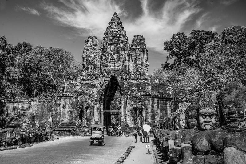 Eingang zum rund einen Kilometer vom Angkor-Wat-Tempel entfernten Angkor Thom.