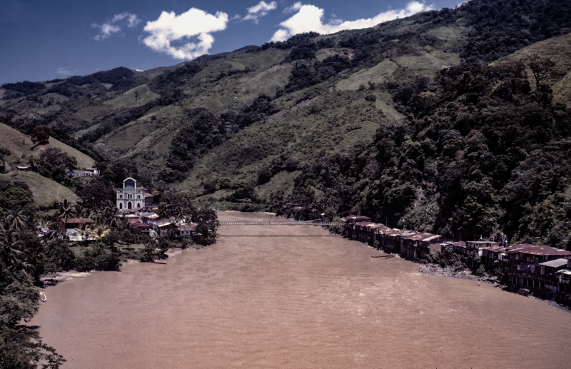 Rio Cauca, Antioquia, Pto Valdivia.