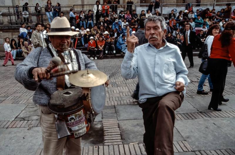 1999, Bogotá, Tanzender auf dem Plaza de Bolívar.