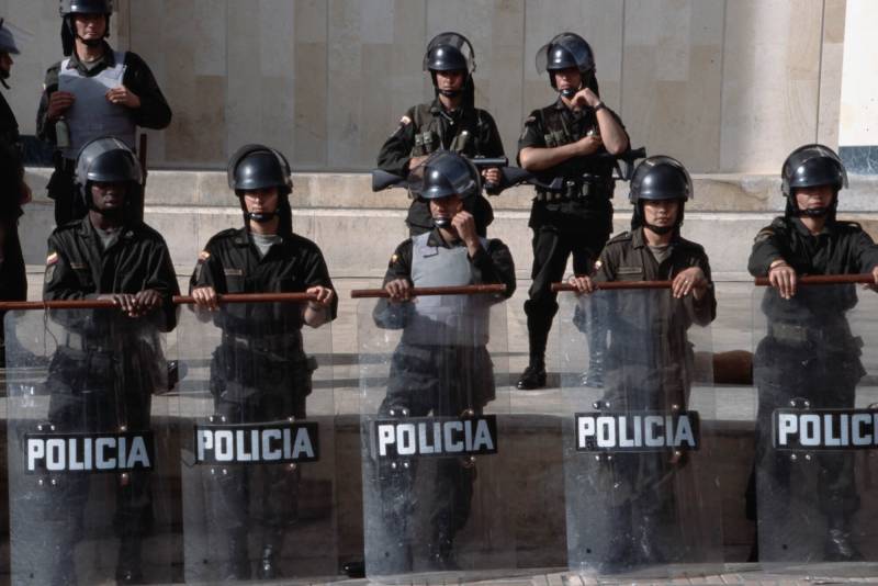 1999, Bogotá, Polizei-Grossaufgebot ist bei Protesten strak präsent.