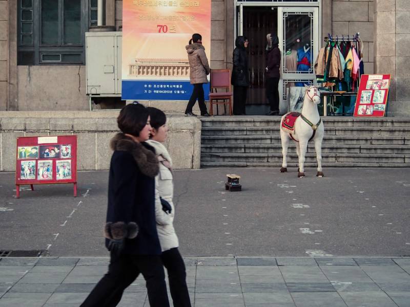 2016, Strassenszene in Pjöngjang.