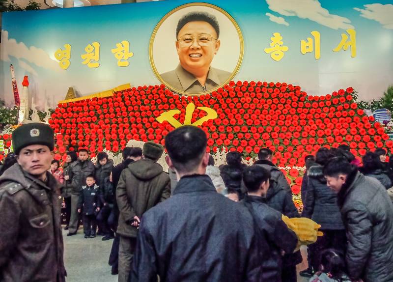 2016, Pjöngjang, Geburtstag vom verstorbenen Kim Jong-Il (*16. Februar 1942; † 17. Dezember 2011).