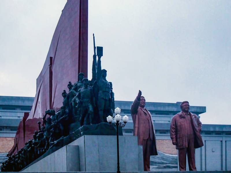 2016, Pjöngjang, Mansudae-Monument.